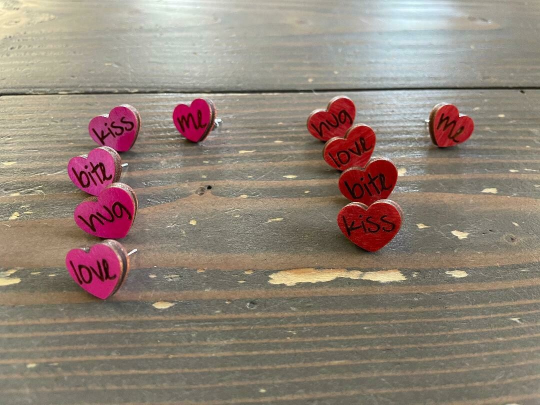 V-Day Stud Set of 5 - Red